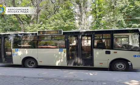 В автобусах Херсона учні шкіл мають право на проїзд у 4 грн незалежно від карантину