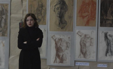 Юна випускниця Переяславської художньої школи Марія Дерій пише пейзажі та навчає дітей малювати