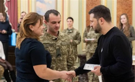 Герою України з Люхчи, що на Сарненщині, президент вручив сертифікат на квартиру