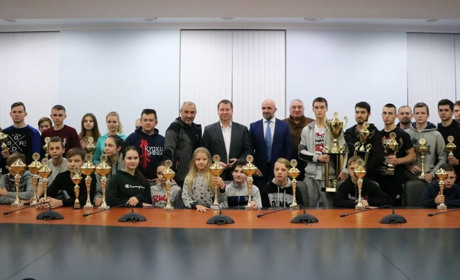 Голова Херсонської облдержадміністрації привітав сірогозьких каратистів зі спортивними досягненнями