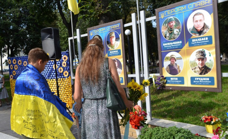 У Глухові вшанували загиблих в російсько-українській війні захисників і захисниць (фото)