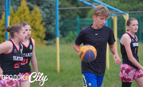 У Городку провели благодійний стрітбольний турнір за участі команд з Хмельницького й Сатанова