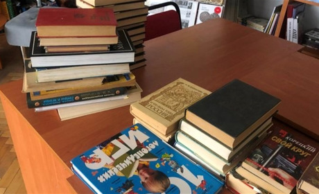 Російську літературу — на макулатуру. Городоччани можуть здати радянські книги і допомогти армії