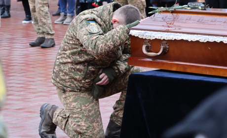 У Південноукраїнську попрощалися із загиблим захисником Павлом Семеновим