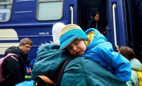 Залізні люди. Провідниця евакуаційного потягу вивозила людей під обстрілами у переповнених вагонах