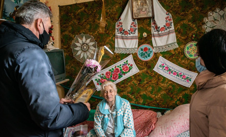 Двох жмеринчанок привітали зі славним 90-літтям: діє програма підтримки ювілярів