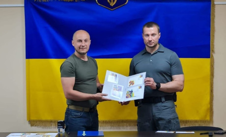 Укрпошта презентувала нову марку, присвячену найбільшому у світі літаку «Мрія»