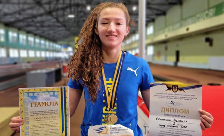 Cпopтcмeнкa з Нової Каховки вибopoлa зoлoтo нa чeмпioнaтi Дoнeччини