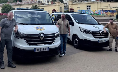 Миколаївська громада отримала авто швидкої допомоги від благодійників