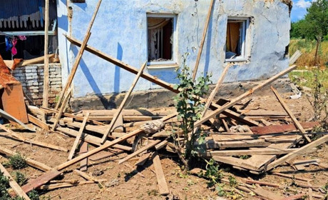 Масовані обстріли на Херсонщині: пошкоджено житлові будинки, навчальний заклад, котельню