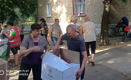 Яку гуманітарну допомогу отримують мешканці Волноваського району. Фото