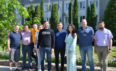 Звягельщину відвідала естонська делегація: подарували автомобіль, пожежний інвентар та медикаменти