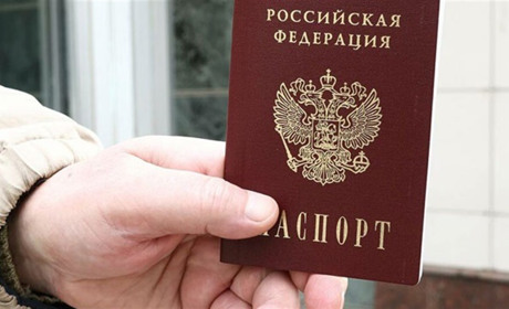 Верещук радить не брати паспорти РФ