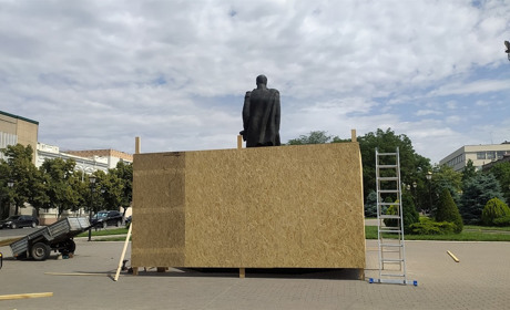 Пам’ятник Тучкову в Ізмаїлі закривають від очей перехожих