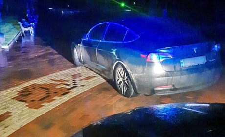 ДТП в Чернігові: водій не впорався з керуванням та виїхав на тротуар
