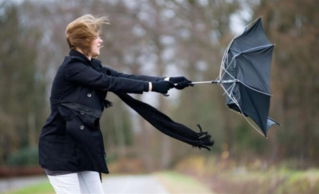 Синоптики оголосили на Луганщині перший рівень небезпеки через вітер: що мають знати сватівчани