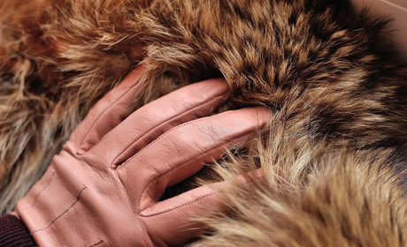 43-річну жінку зі Сватового обдурили на покупці шуб