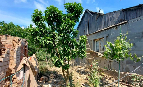 Обстріли на Херсонщині: пошкоджена школа, садочок та житлові будинки
