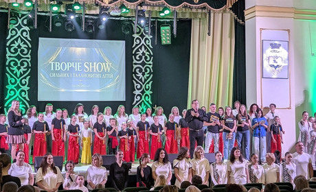 У Славуті творчим концертом підтримали українських військових