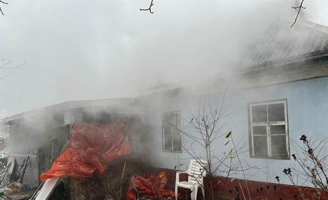 У Шубівці горів будинок: пожежу гасили 6 рятувальників