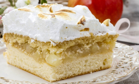 Рецепт дня: яблучно-грушевий пиріг з безе