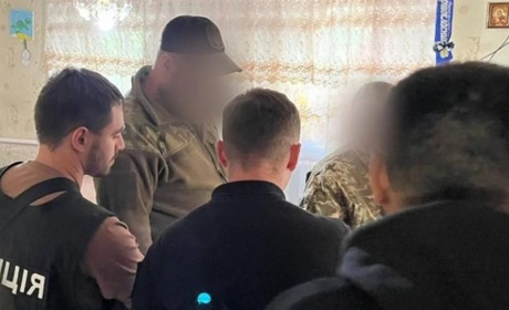 У Хмельницькому викрили зловмисника, який привласнив близько мільйона гривень військовослужбовців