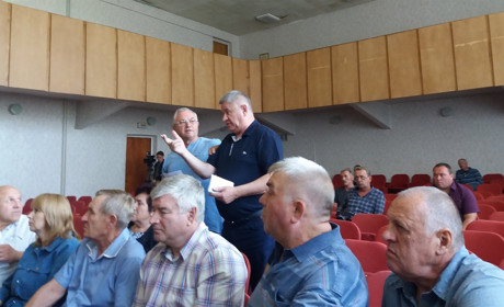 На сесії Сватівської райради три години обговорювали одне питання — ремонт восьмої школи