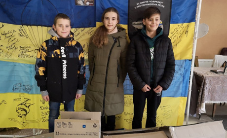 Юні волонтери зі Знам'янки самостійно підготували посилки для військових