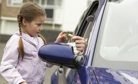 Незнайомці на вулиці та в Інтернеті. Як навчити дитину обережності?