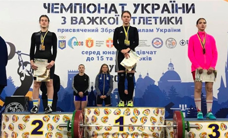 Спортсменка з Вараша виборола першість на чемпіонаті України з важкої атлетики