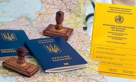 Плануєте святкувати новорічні свята за кордоном? Вже з'ясували куди та як пускають?