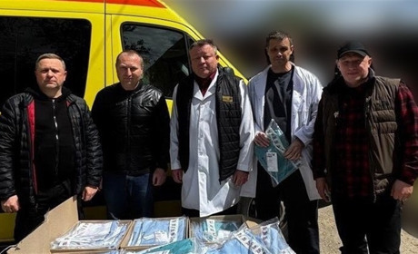 Лікарні Херсонщини отримали партію медичного спецодягу від місцевого підприємства