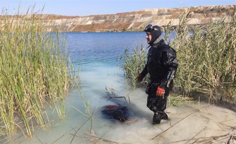 У Волноваському районі водолази витягли з водойми тіло чоловіка