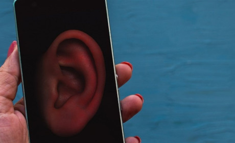 Хочете знати чи прослуховують ваш телефон? Знайшли цікаві методи перевірки