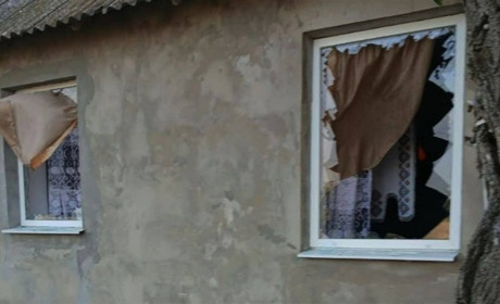 На Херсонщині армія рф атакувала житлові квартали, будинок культури, автосервіс та автомобілі