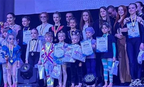 Повітряні гімнастки з Глухова здобули призові медалі на всеукраїнських змаганнях