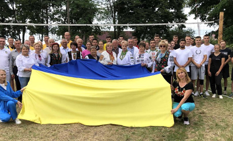 Понад двадцять тисяч гривень зібрали для Збройних Сил України на благодійному ярмарку в Яструбичах