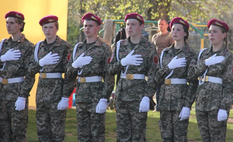  Школярі Калинівщини змагалися у патріотичній грі «Сокіл»