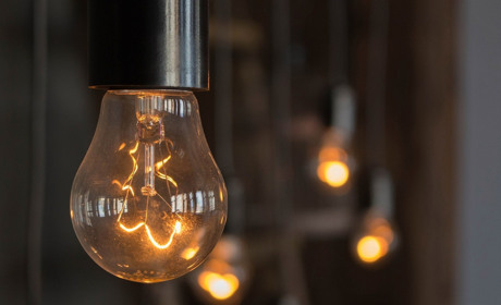 На 19 вулицях Сватового і у чотирьох селах району 29 грудня не буде світла: графік відключень