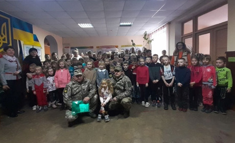 Любахівські школярі передали військовим майже двадцять тисяч гривень. Вони їх наярмаркували