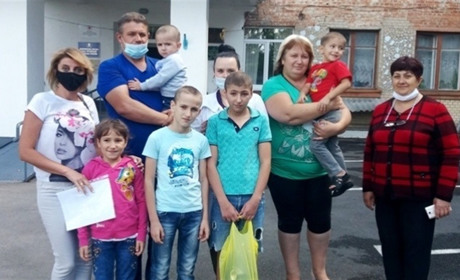 У Барському районі сім'я взяла на виховання п'ятеро рідних між собою братиків та сестричок 