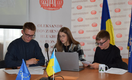 «Стрічка пам’яті». У ГНПУ вшанували полеглих на війні «довженківців»