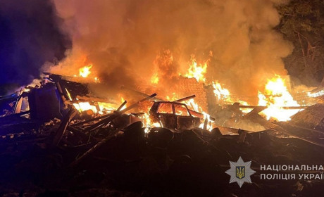 Атака дронів на Шосткинську громадую. Згоріли гаражі і автівки (відео)