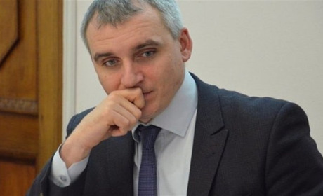Мер Миколаєва синхронно переклав українською депутатів, які розмовляли російською. А як у Херсоні?