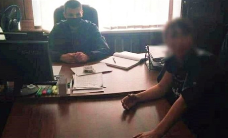 Мешканку Біляївщини затримали на підкупі посадовця поліції: пропонувала 1500 доларів
