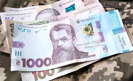 Нараховував «бойові» знайомій. На Сумщині фінансиста військової частини підозрюють у махінації