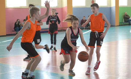 На майданчику – суперники, в житті – друзі. У Сатанові відбувся чемпіонат з дитячого баскетболу