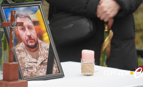 Прощання із воїном. У Сатанові провели в останню путь Вадима Сіцінського