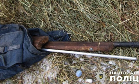 На Звягельщині поліцейські виявили у підозрілого перехожого "самопал"