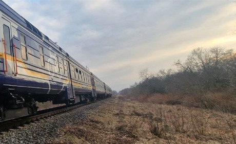 На Житомирщині на залізничних коліях дизельний потяг на смерть збив чоловіка